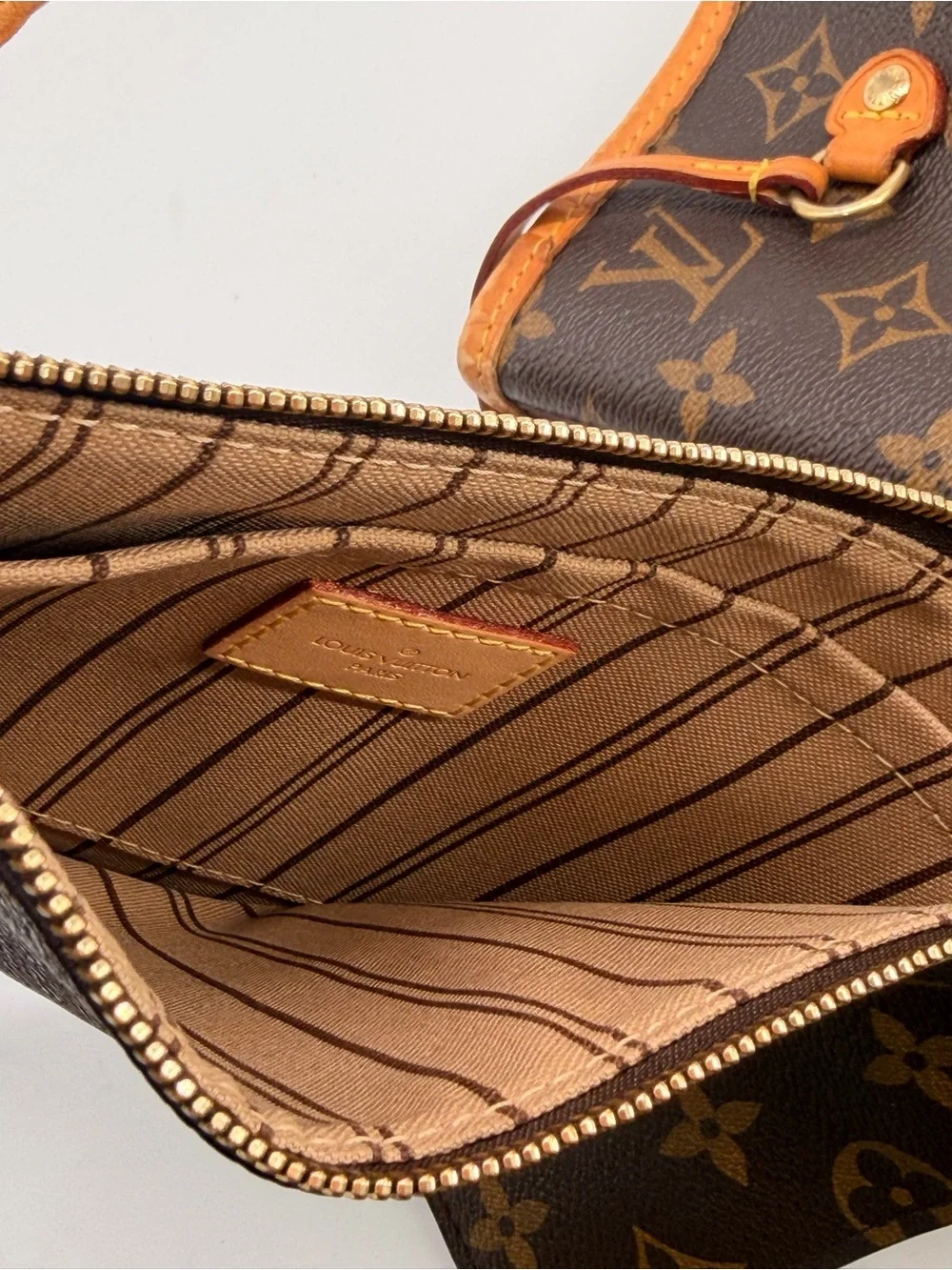 Louis Vuitton Neverfull MM Brown Canvas Monogram Tote Bag with Pouch